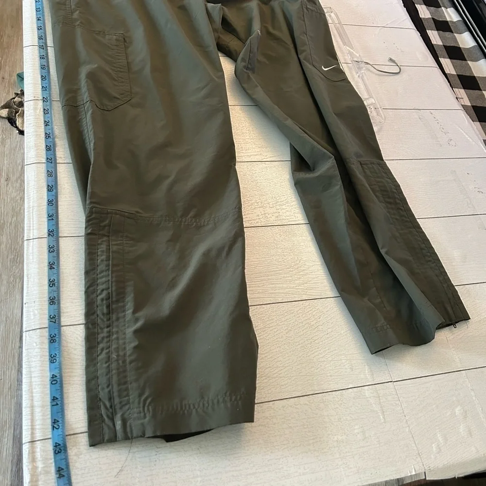 Nike large olive drab stretch waste pull on pants with zippers at the bottom
